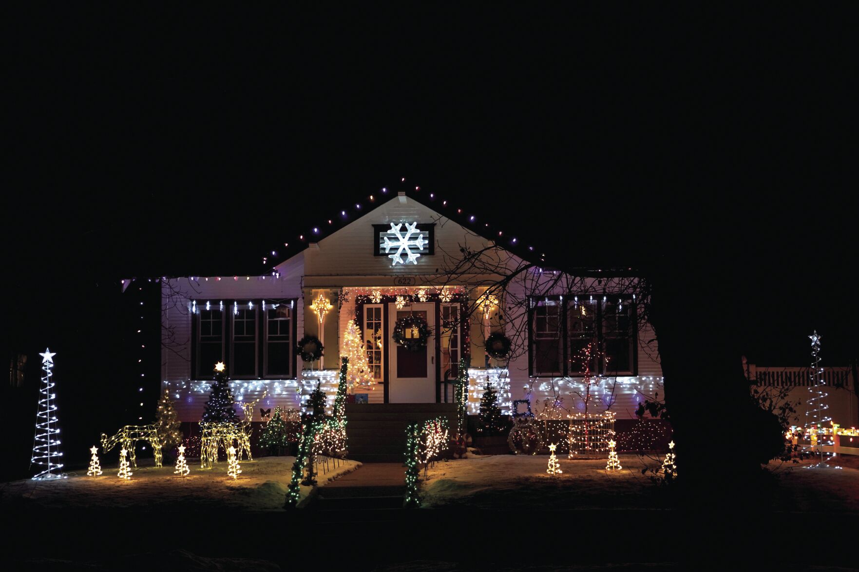 12-23-2020 Christmas Lights Stand Alones 002.jpg